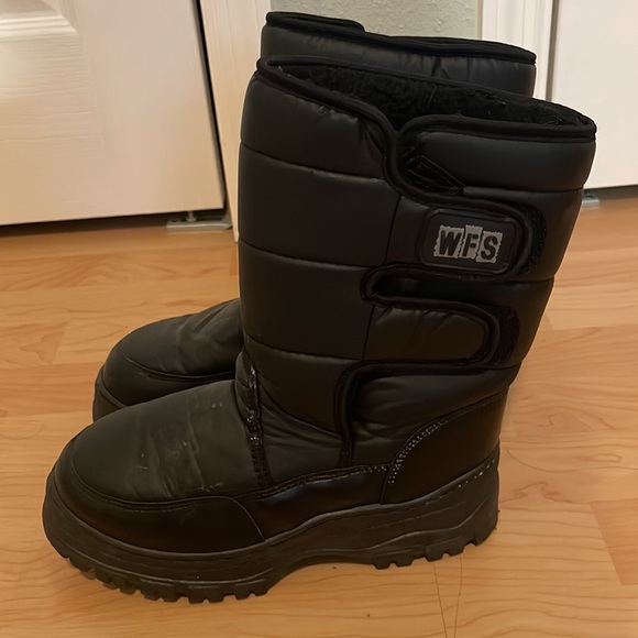 Kids’ size 7/8 winter snow boots - Picture 2 of 4